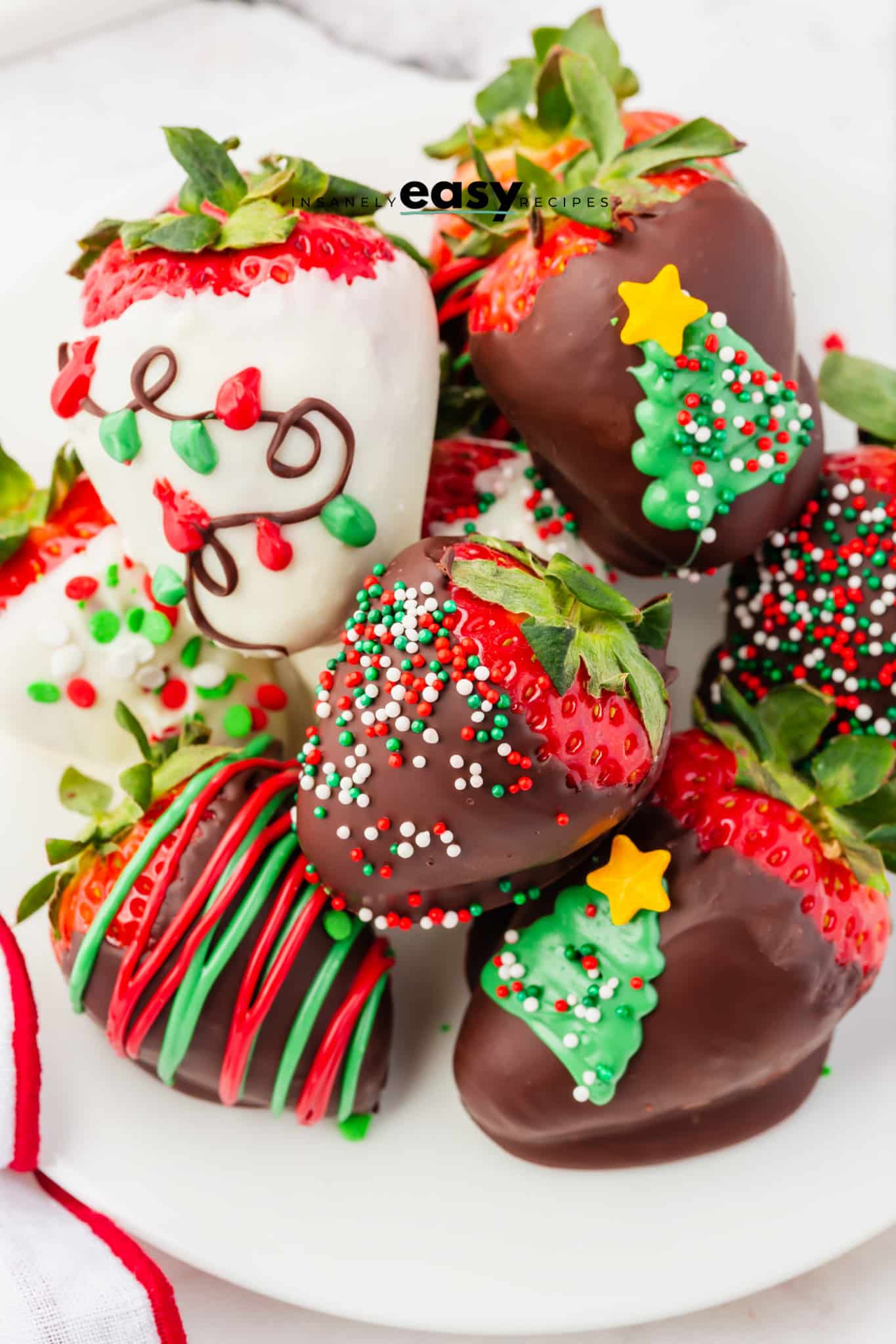 decorated christmas chocolate covered strawberries